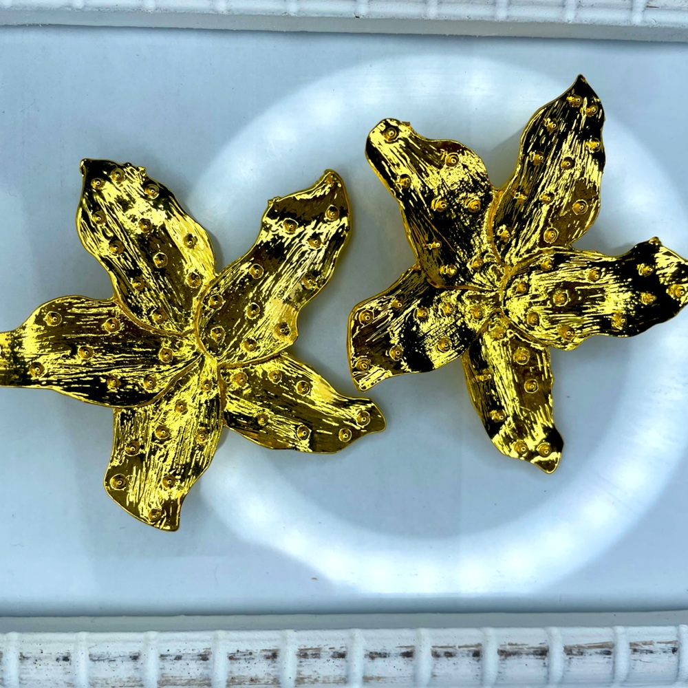 New ~ Gold Flowers Earrings